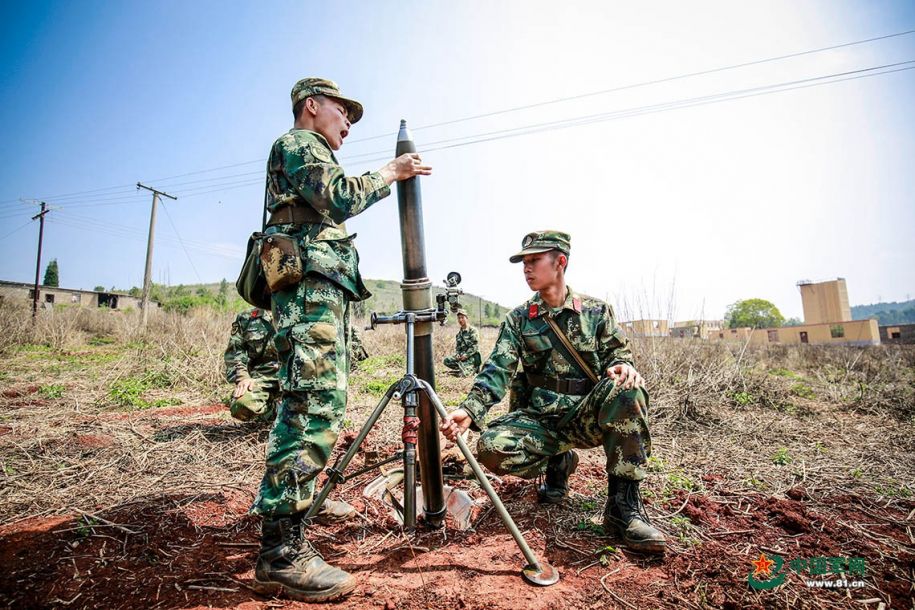 "全班注意,开始射击,101号目标地环靶,榴弹瞬发引信,2号装药,标尺xx