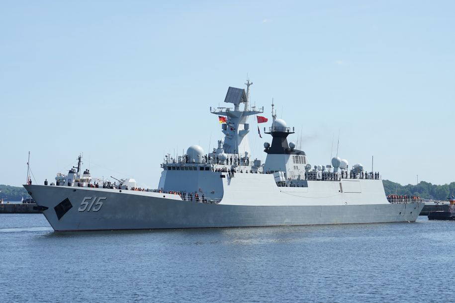 点击图片进入下一页6月15日,中国海军第二十九批护航编队滨州舰驶入