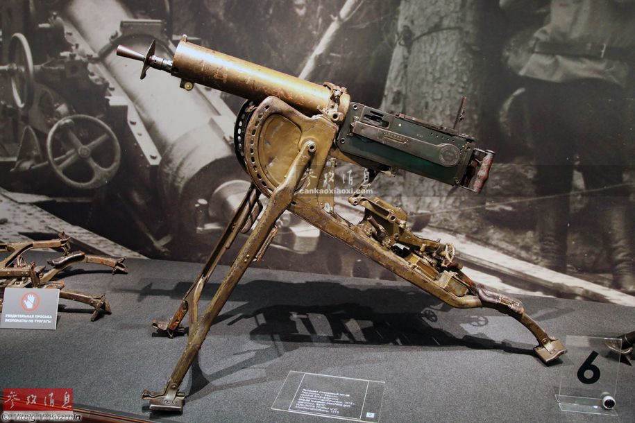 图为一战期间著名的m1908 15式马克沁重机枪,使用7.