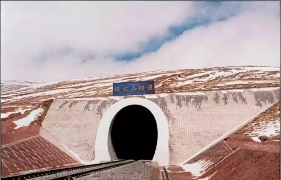 什么是川藏铁路何以令人生畏又非建不可且必建成