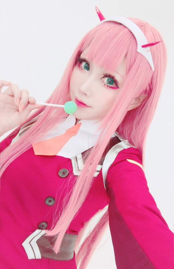 日本小姐姐cos国家队女主02笑容甜美姿势撩人