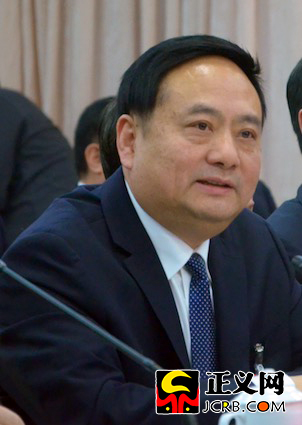 全国人大代表,河北省石家庄市委副书记,市长邓沛然.