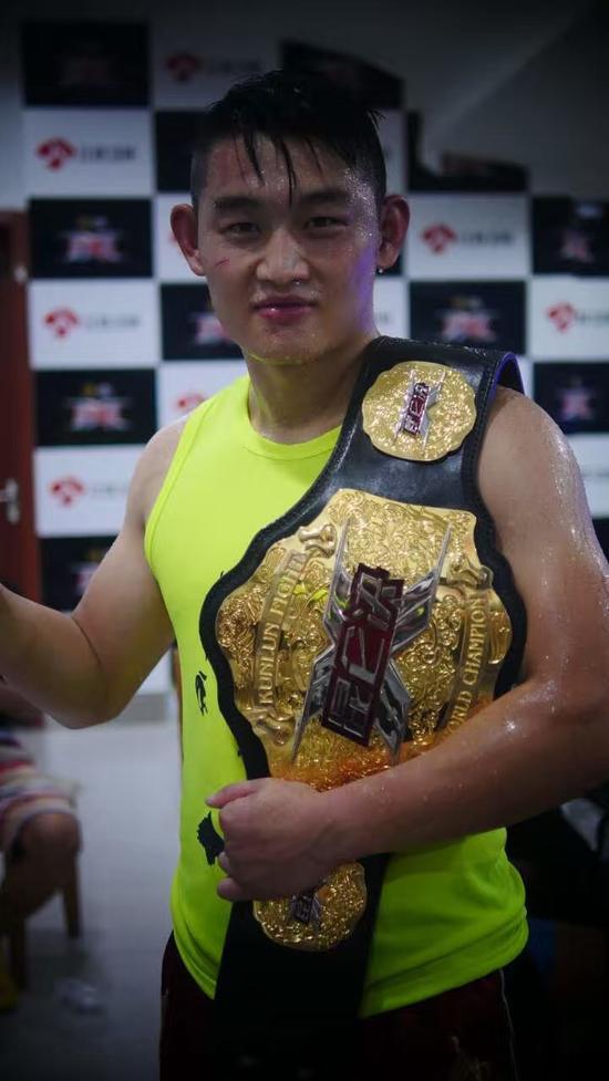 雷雷郑召玉骂战升温!郑:你以为我和你一样,下面讲好上面打!