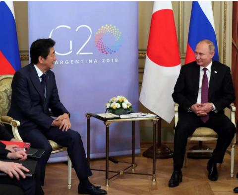  2018年12月1日，阿根廷布宜诺斯艾利斯，2018年二十国集团（G20）领导人峰会第二日，俄罗斯总统普京和日本首相安倍晋三举行双边会晤。