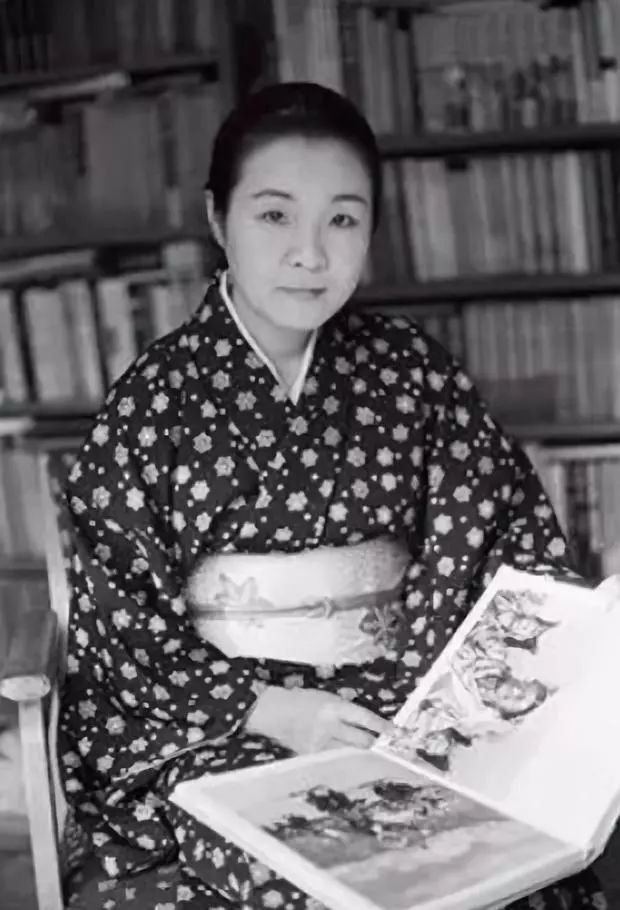 96岁花尼姑吃肉喝酒出轨风流成性却活成日本最火的偶像还获得国家级