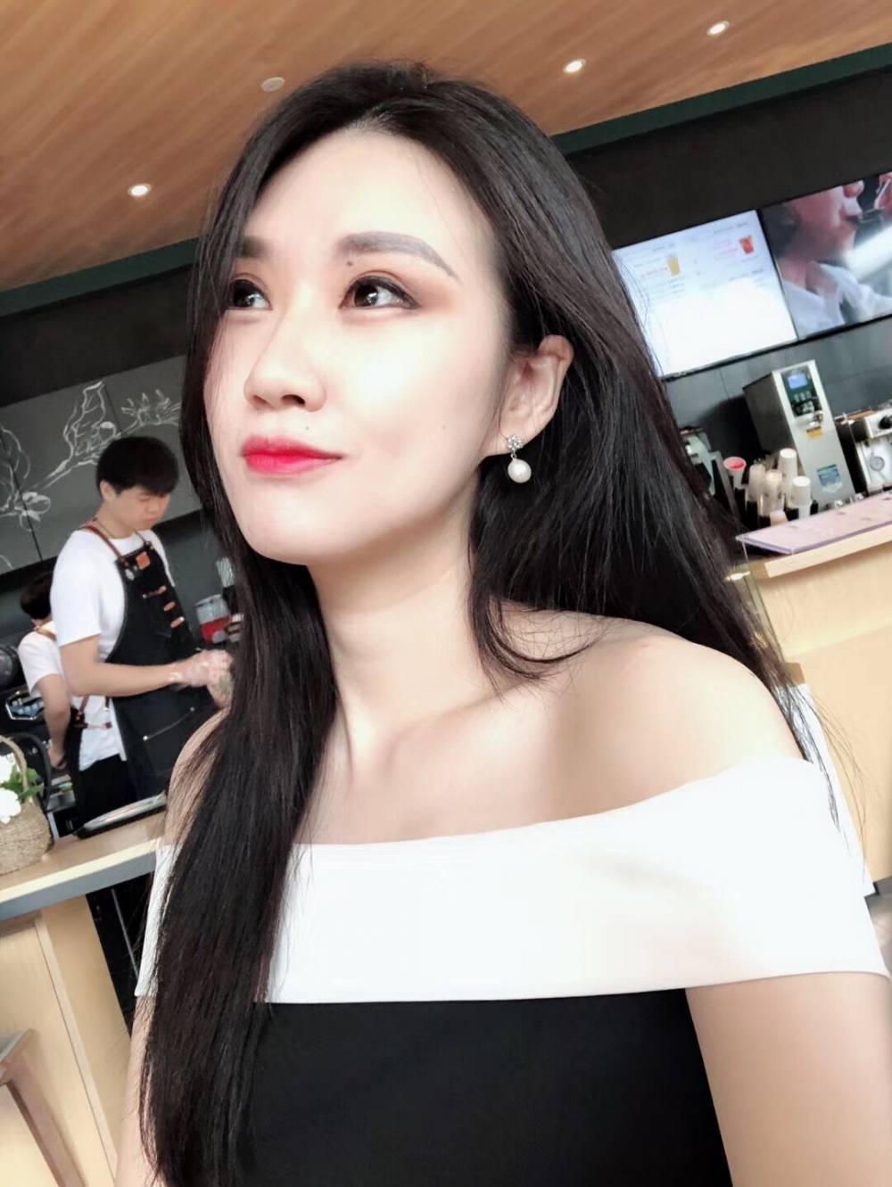 宿命带吧友深入了解直播吧主播们之美女主播伊琳