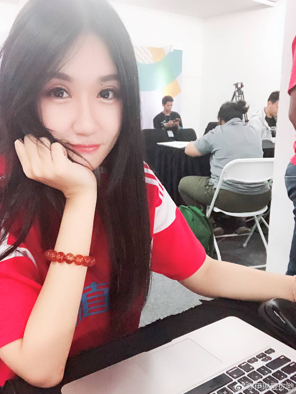 宿命带吧友深入了解直播吧主播们之美女主播伊琳