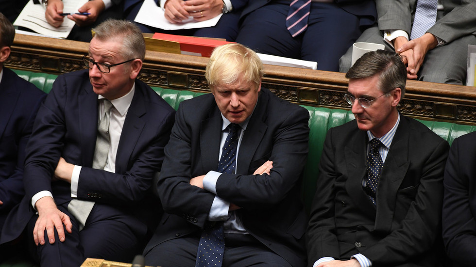 英国首相约翰逊在下议院。（图/路透社）