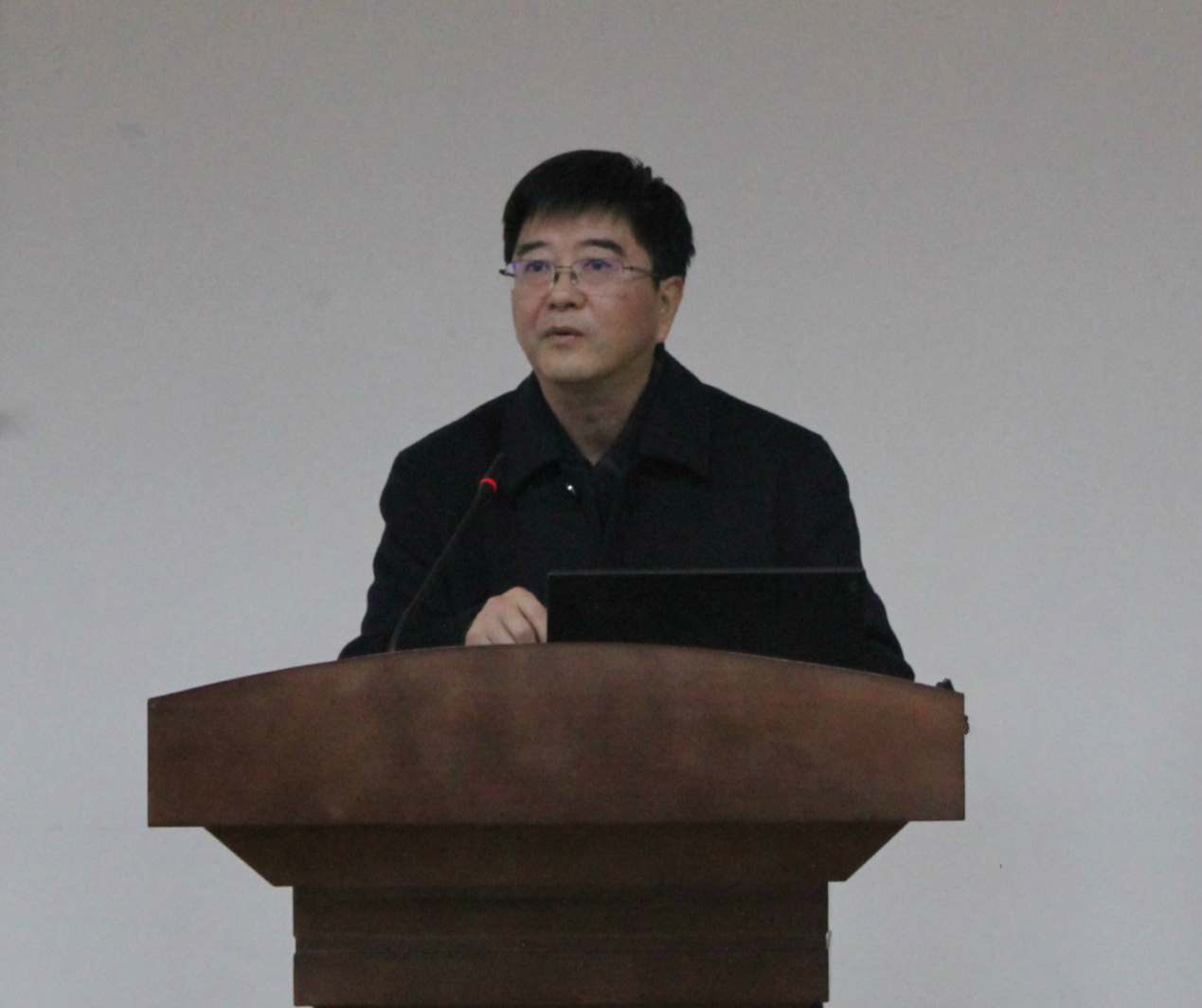 宣讲会上,李旭锋对青海省定向四川大学招录选调生表示感谢,对伍鸿亮