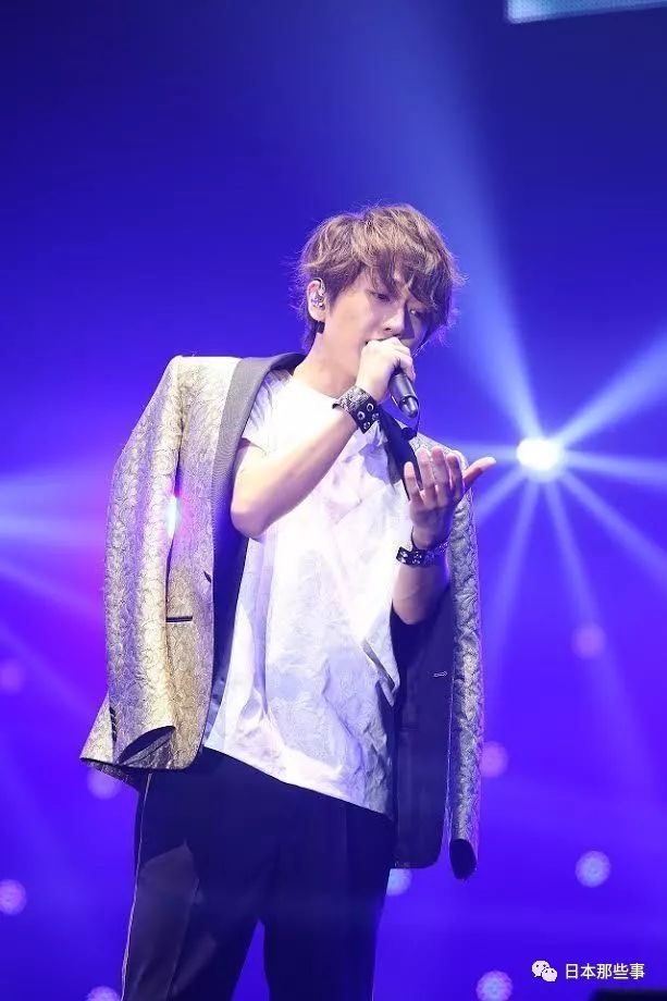 是首个在东蛋开个唱的唱跳型日本人solo男歌手,也是日本史上最年轻的