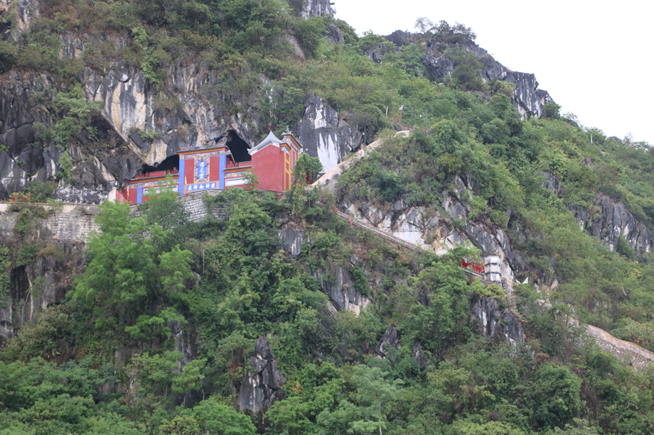 小连城一景 许志平 摄 小连城位于龙州城西北隔河4千米远的将山上,为
