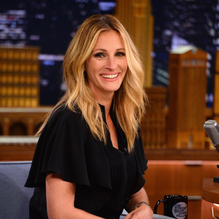 50岁的茱莉娅·罗伯茨代言兰蔻拍广告,靠得可不是满脸表情纹