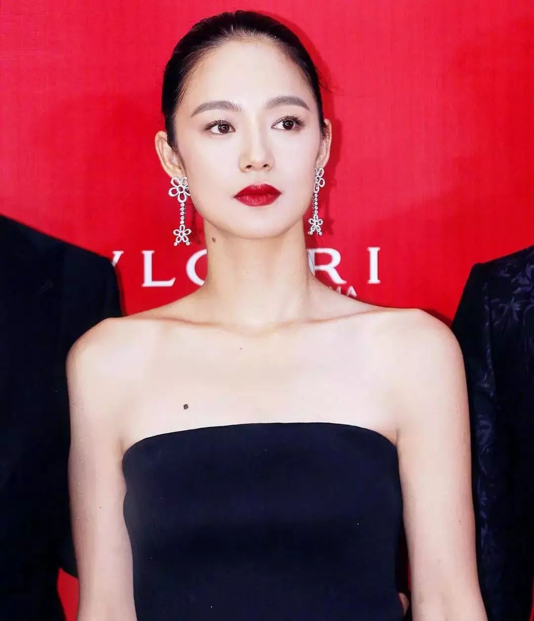 只有她称得上领如蝤蛴齿如瓠犀