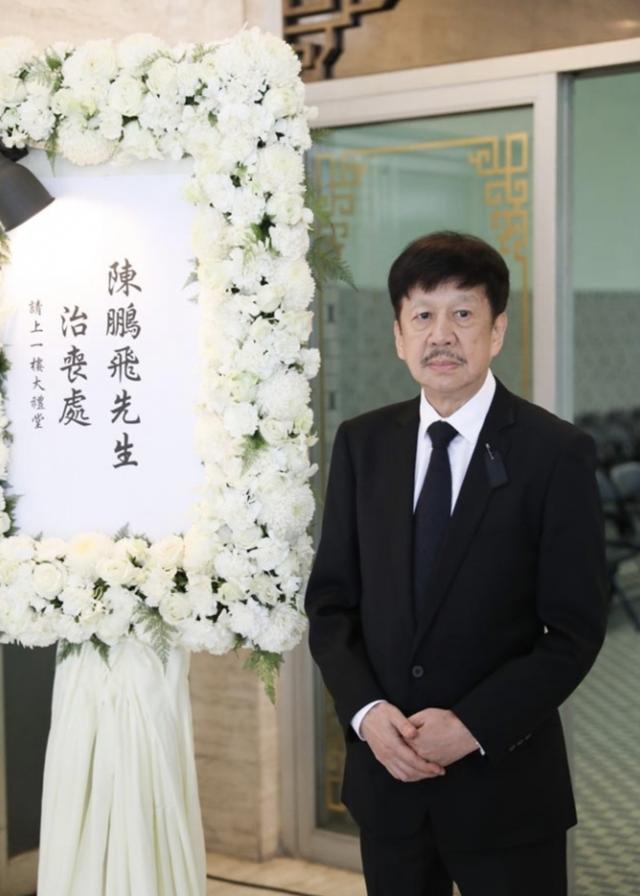 陈百强父亲陈鹏飞葬礼汪明荃前往悼念,将办土葬仪式父子分葬两地