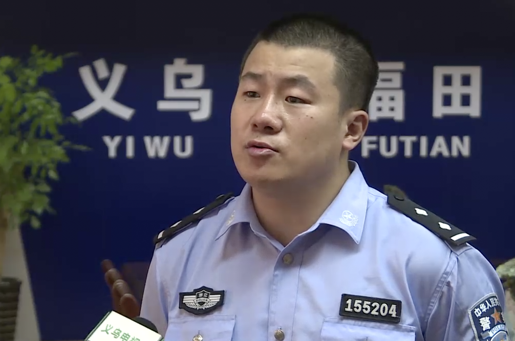 女子被小三和夫妻共处一室 原配两年骗其27万