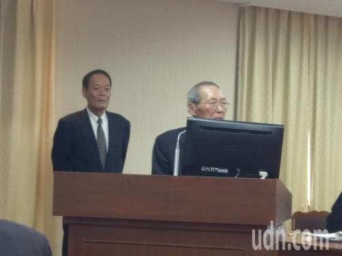 台湾“海巡署长”李仲威（左）。台湾《联合报》记者徐伟真摄影