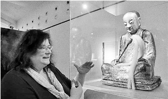 2015年3月3日，章公祖师肉身像在匈牙利自然科学博物馆展出。（资料照片）新华社发