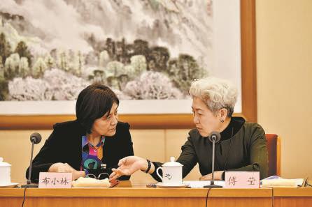 镜头中的两会现场内蒙古以人民为中心体现法治进步