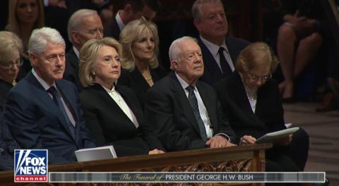 克林顿夫妇与卡特夫妇相邻而坐（福克斯新闻）