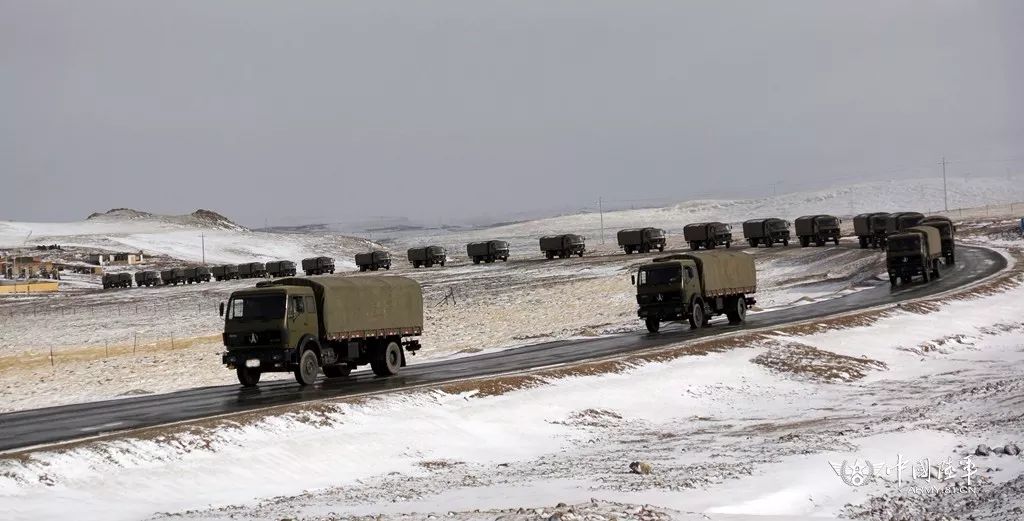 陆军青藏兵站部某汽车团接续推进青藏公路沿线生态文明建设