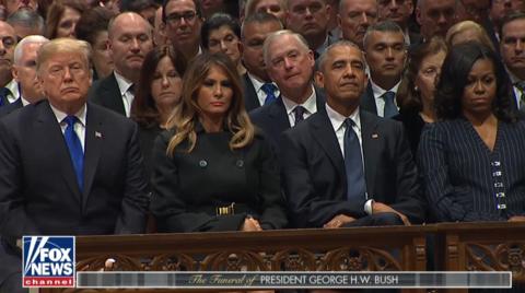 特朗普夫妇与奥巴马夫妇相邻而坐（福克斯新闻）