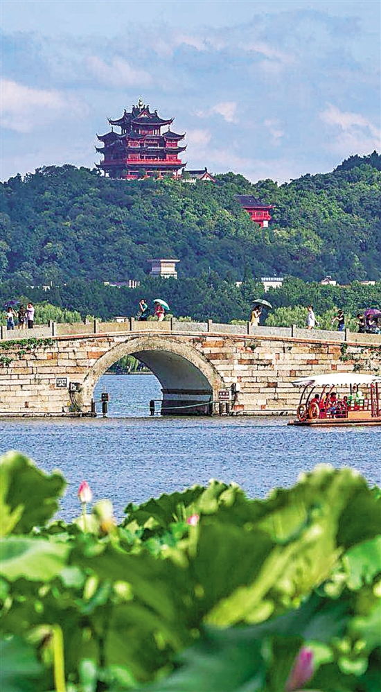 湖光山色只一楼