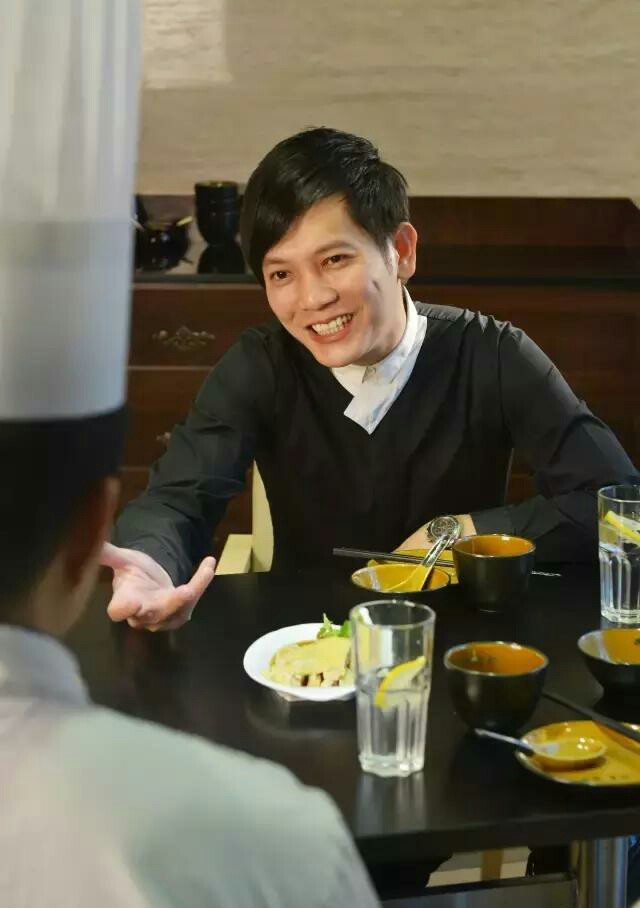 年营业额达1亿新加坡元,他的跌宕人生|乐天|蔡志勇|蔡智勇_新浪新闻