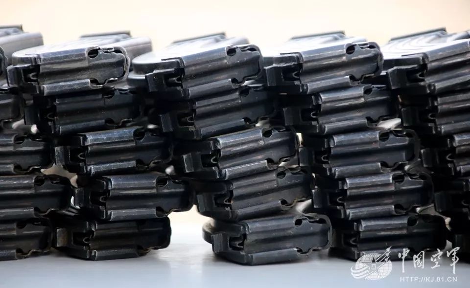 世界杯赛事正酣你看球我打靶让子弹多飞一会儿