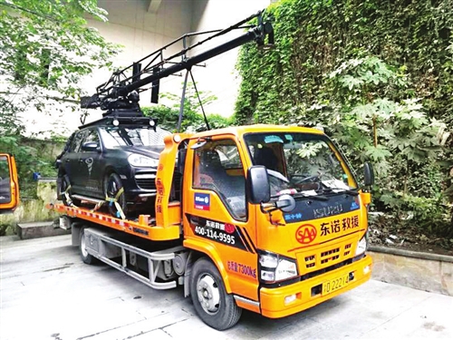 车辆路上"趴窝"自行拖车可能"二次受伤" 据吉诺救援福建区域总经懒种