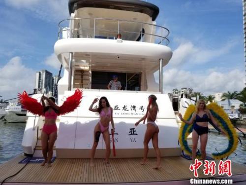 第九届“海天盛筵”中国游艇、航空及时尚生活方式展现场。　王晓斌　摄