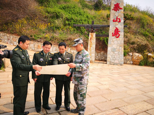 原创连云港警备区政委缪毅检查调研秦山岛海防建设