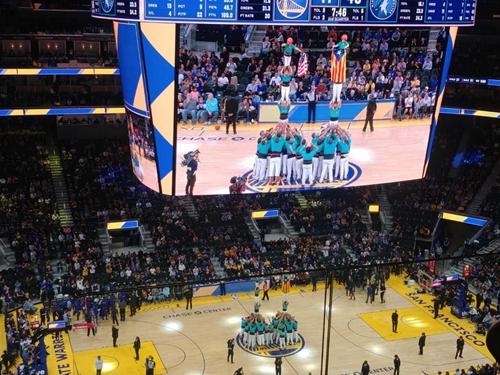 【影片】勇士主場表演驚現加泰隆尼亞獨立旗,西班牙球迷也忍不住了:這種做法很不妥當!-黑特籃球-NBA新聞影音圖片分享社區