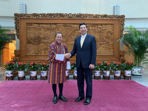 外交部副部长罗照辉会见不丹国际边界事务秘书长雷多唐比