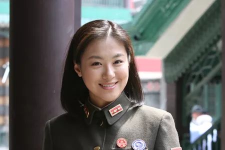 《金婚》里,沈傲君与张国立演对手戏,出演张国立(角色名:佟志)暧昧