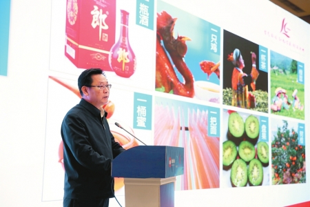 "首位代言人"古蔺县委书记李万忠:货好也得勤吆喝|红旗连锁_新浪财经