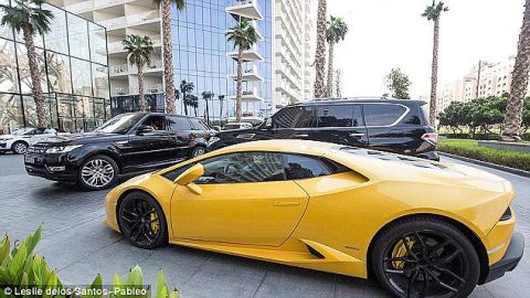 26岁的英国司机在迪拜租跑车飙车 被开36000