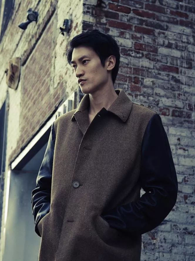 张正阳中国超模巩国豪在秀场上强势的中国超模,曾为hermès闭场.