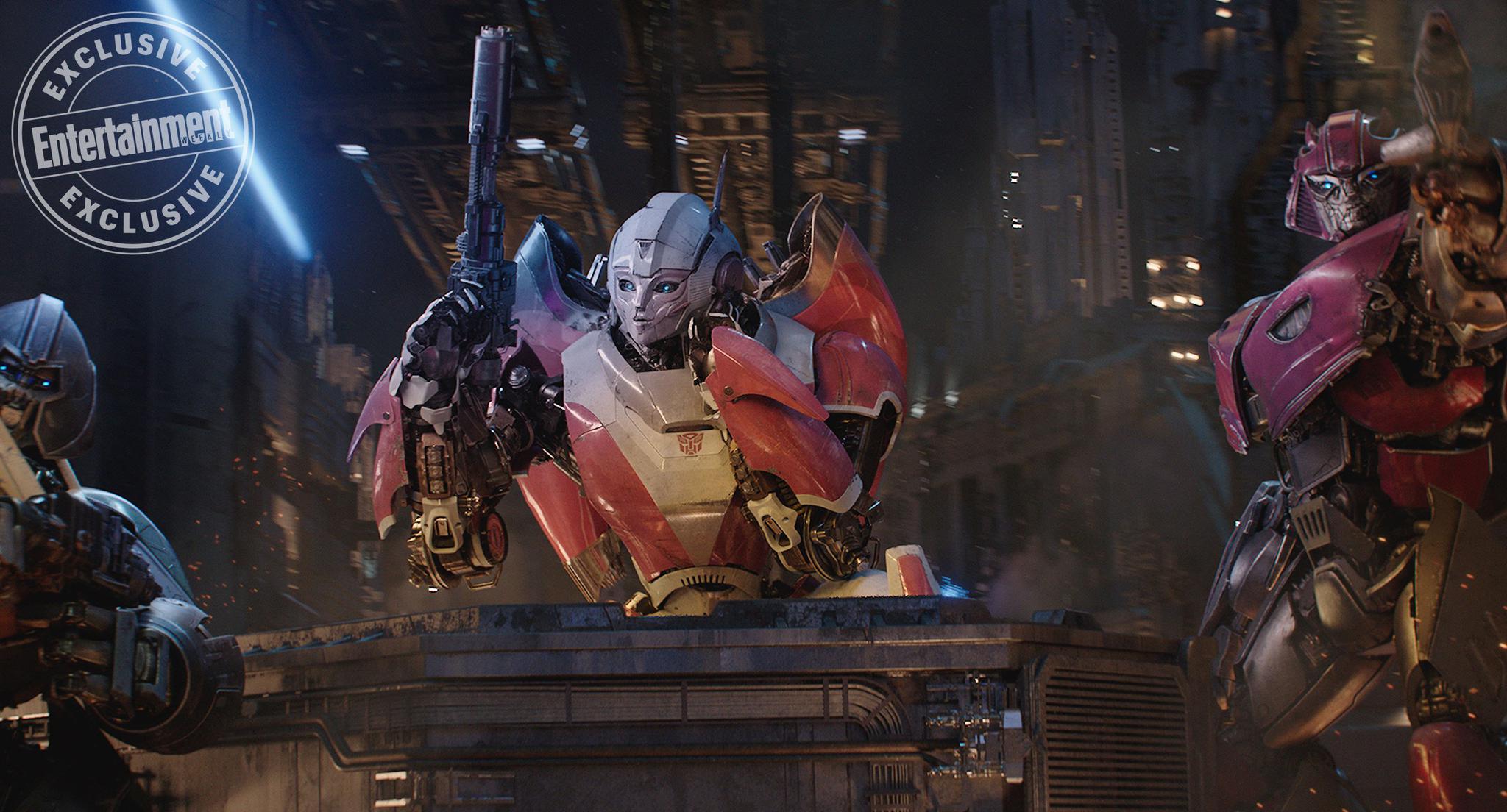 变形金刚《大黄蜂》电影新剧照 阿尔茜千斤顶亮相