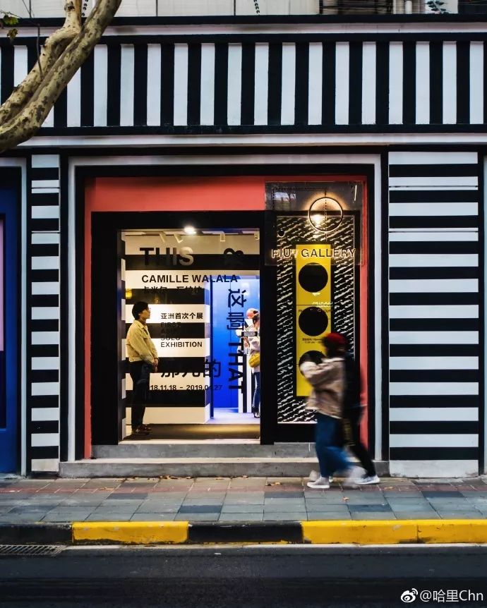 城市店铺招牌流行一刀切网友感觉审美退步一百年