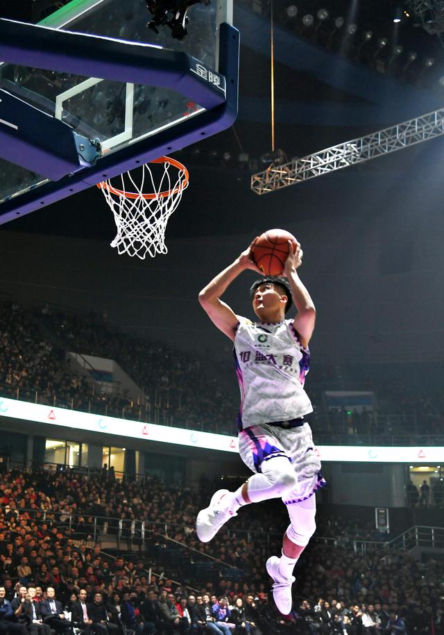 篮球——cba全明星周末:黄荣奇获扣篮大赛亚军