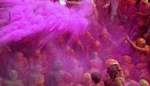 直击:"胡里节"里印度女人可以棒打男子的风俗习惯|胡里|印度|火海