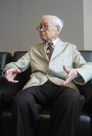 有"香港文坛教父"之称的刘以鬯年轻时在上海与柯灵,徐訏等交往颇多.