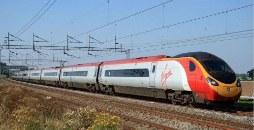 或者从london euston火车站出发,乘坐耗时5小时40分钟左右的维珍火车