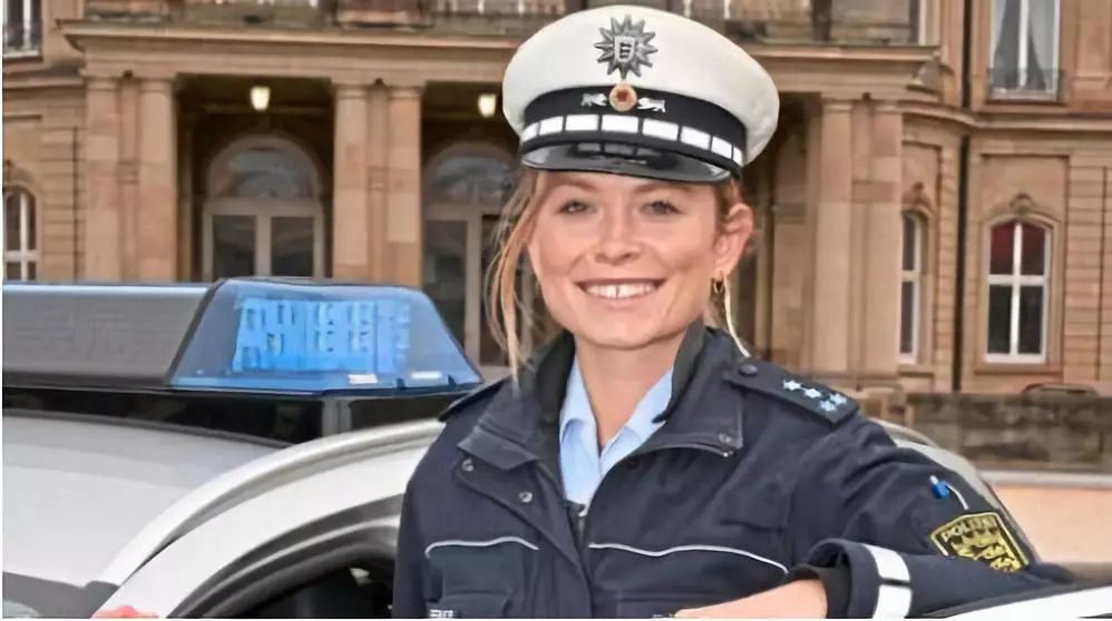 2019德国小姐惊艳亮相 28岁"牙缝"女警察折桂