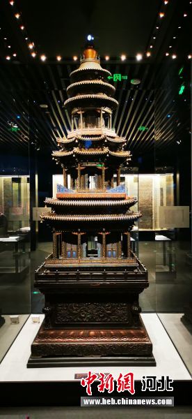 承德博物馆镇馆之宝"紫檀木座铜胎珐琅塔",建于1765年.