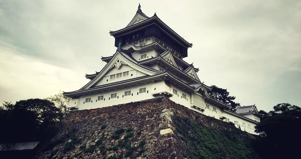 小仓城是位于现今福冈县北九州市小仓北区的城堡,别称胜山城,胜野城