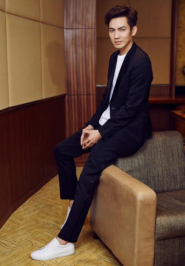 穿西装就像搞销售的你可能对西装有啥误解钟汉良混搭风也很帅