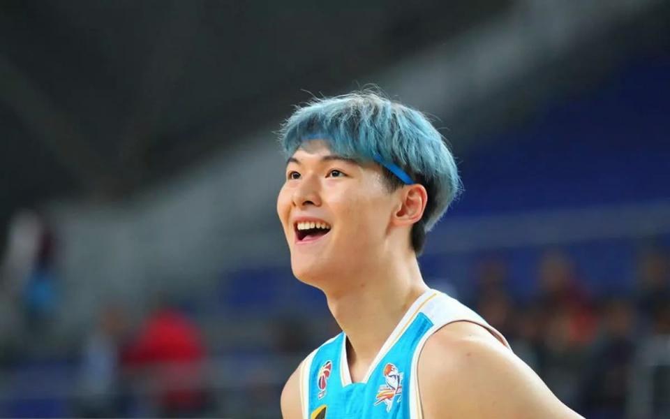 CBA赛季奖项出炉!王哲林爆冷MVP存争议,广东