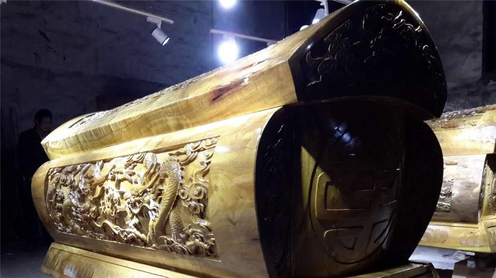 真实灵异事件:游客用dv拍摄古墓中的棺材,回家后吓懵了