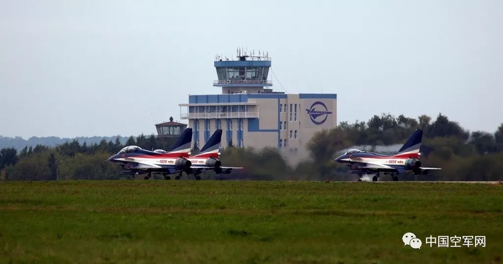 大片来袭铁粉自费出国记录空军八一飞行表演队蓝天舞姿